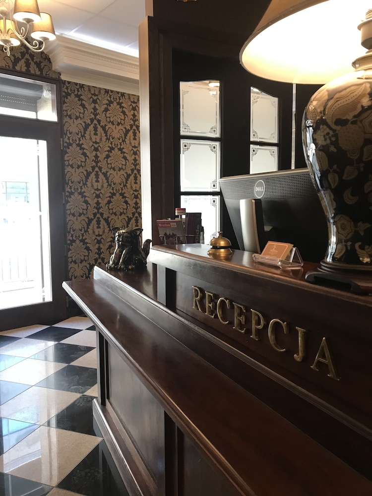 Sleepwalker Boutique Suites 66/79