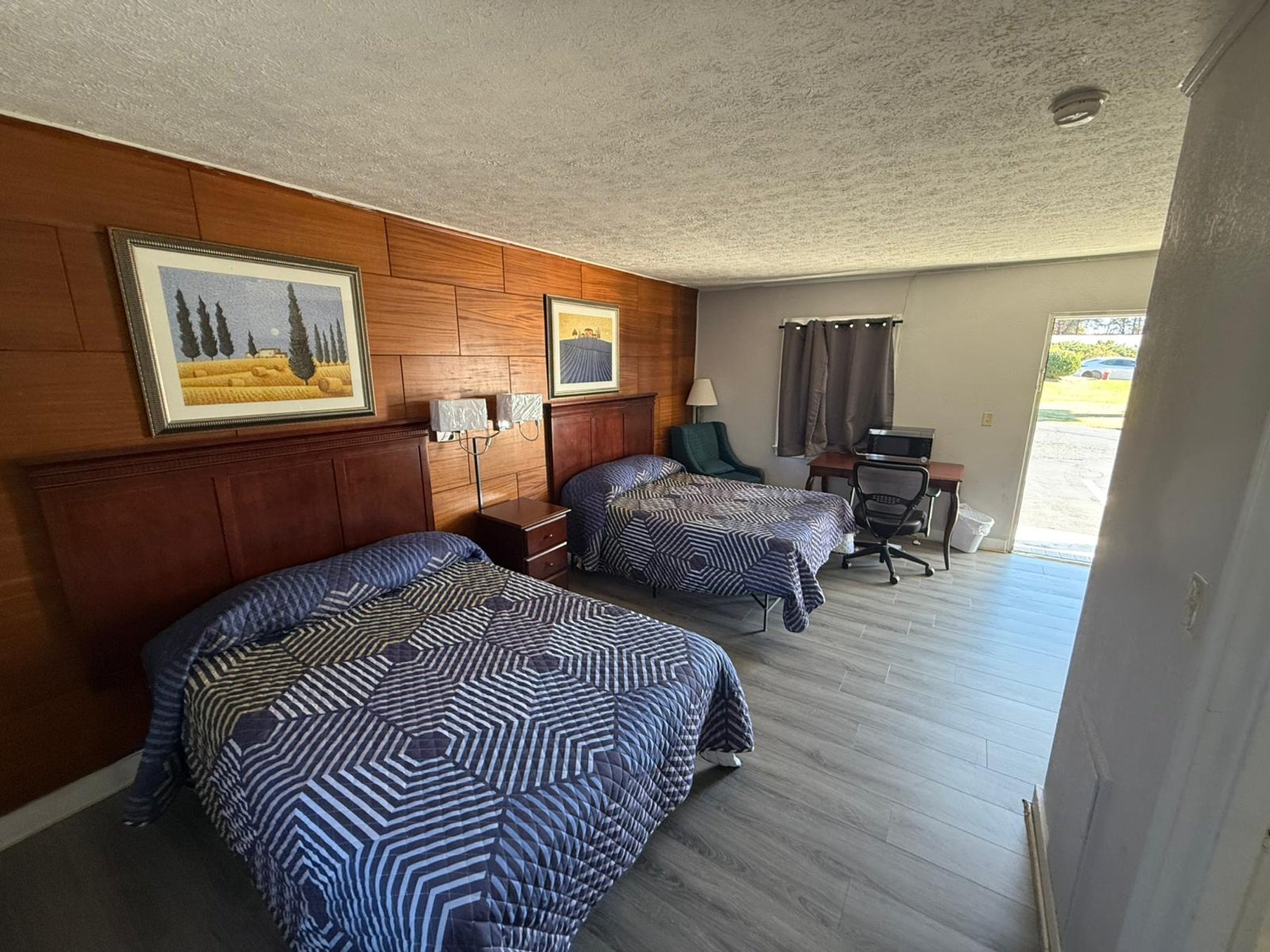 2 Full Bed Smoking