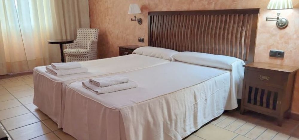 Hotel Mafalda De Castilla 7/43