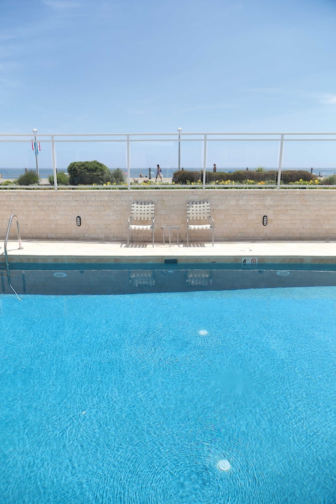 Surfbreak Oceanfront Hotel, Ascend Hotel Collection 35/61