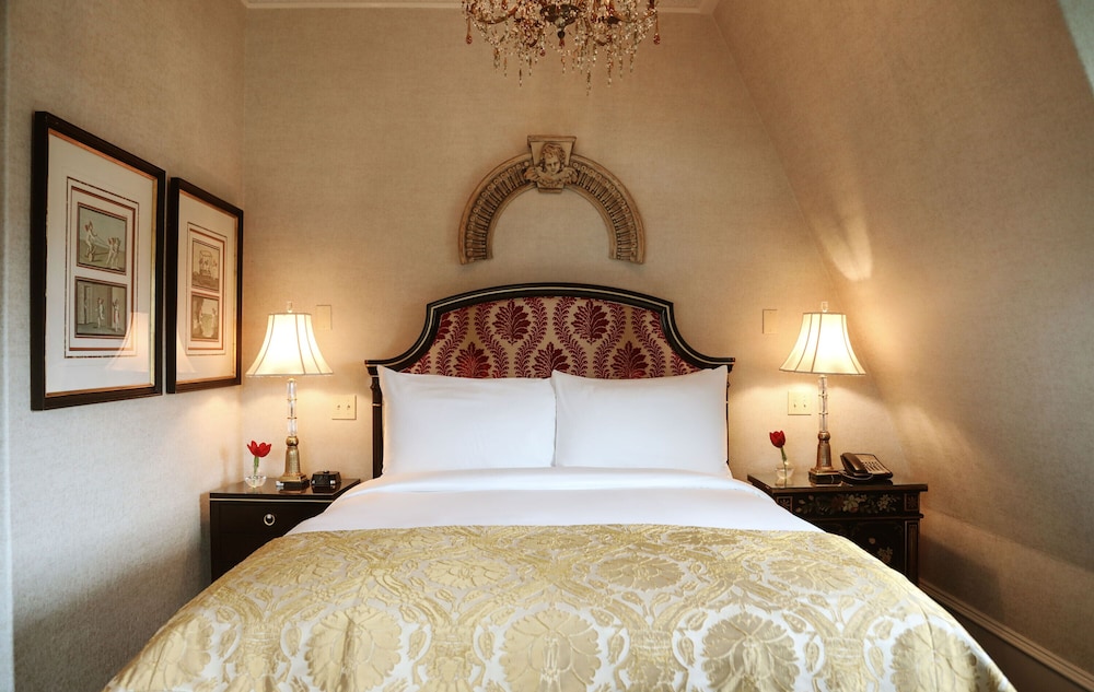 Victorian, Queen Bed