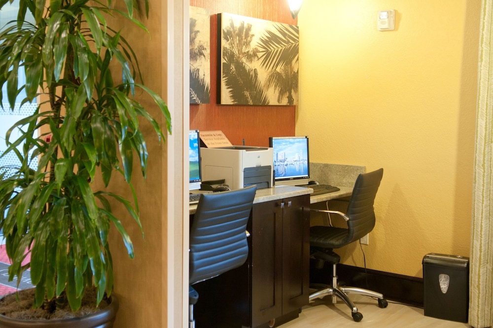 Hampton Inn Suites St Petersburg Downtown 45/51