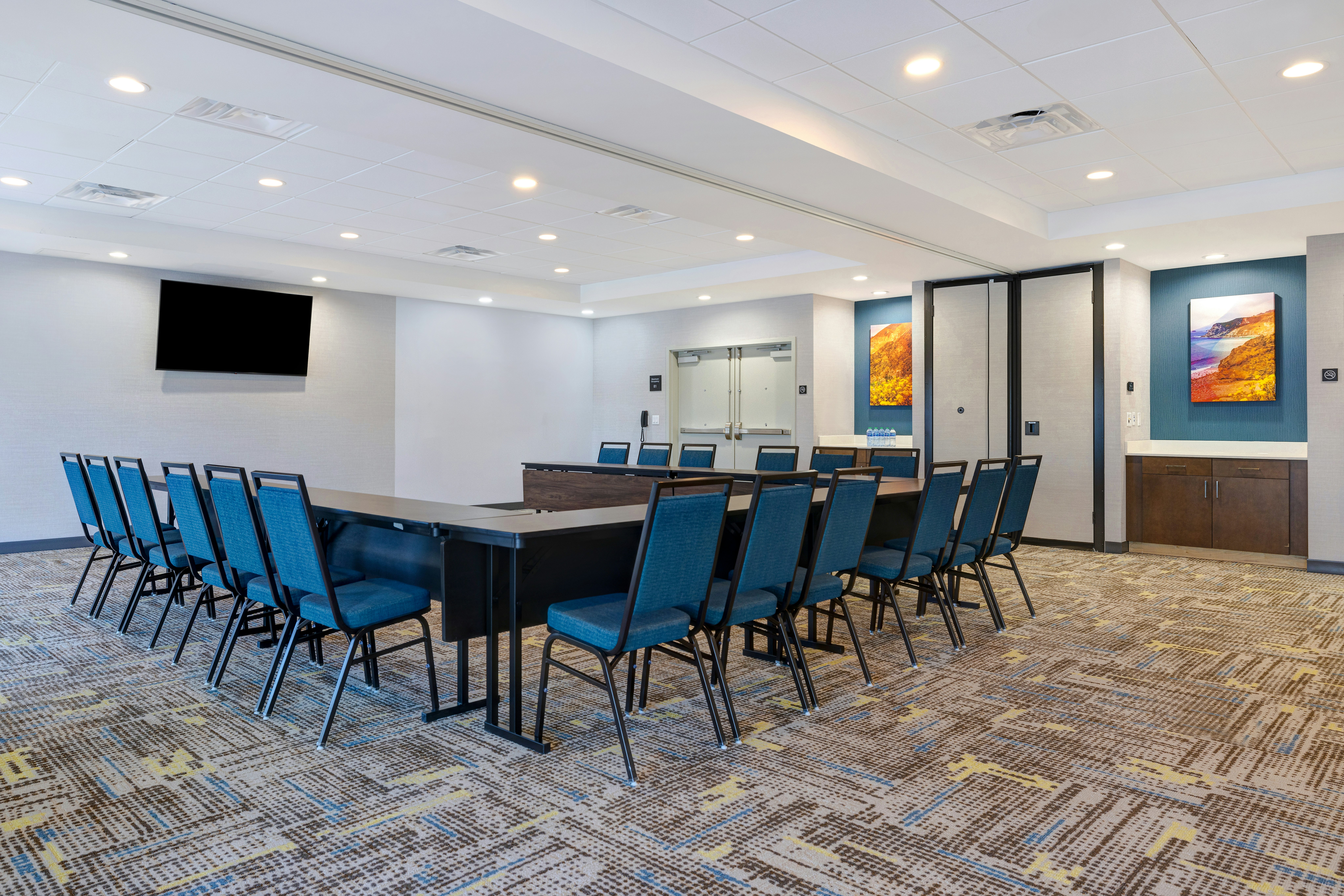 Hampton Inn & Suites Marina 34/39