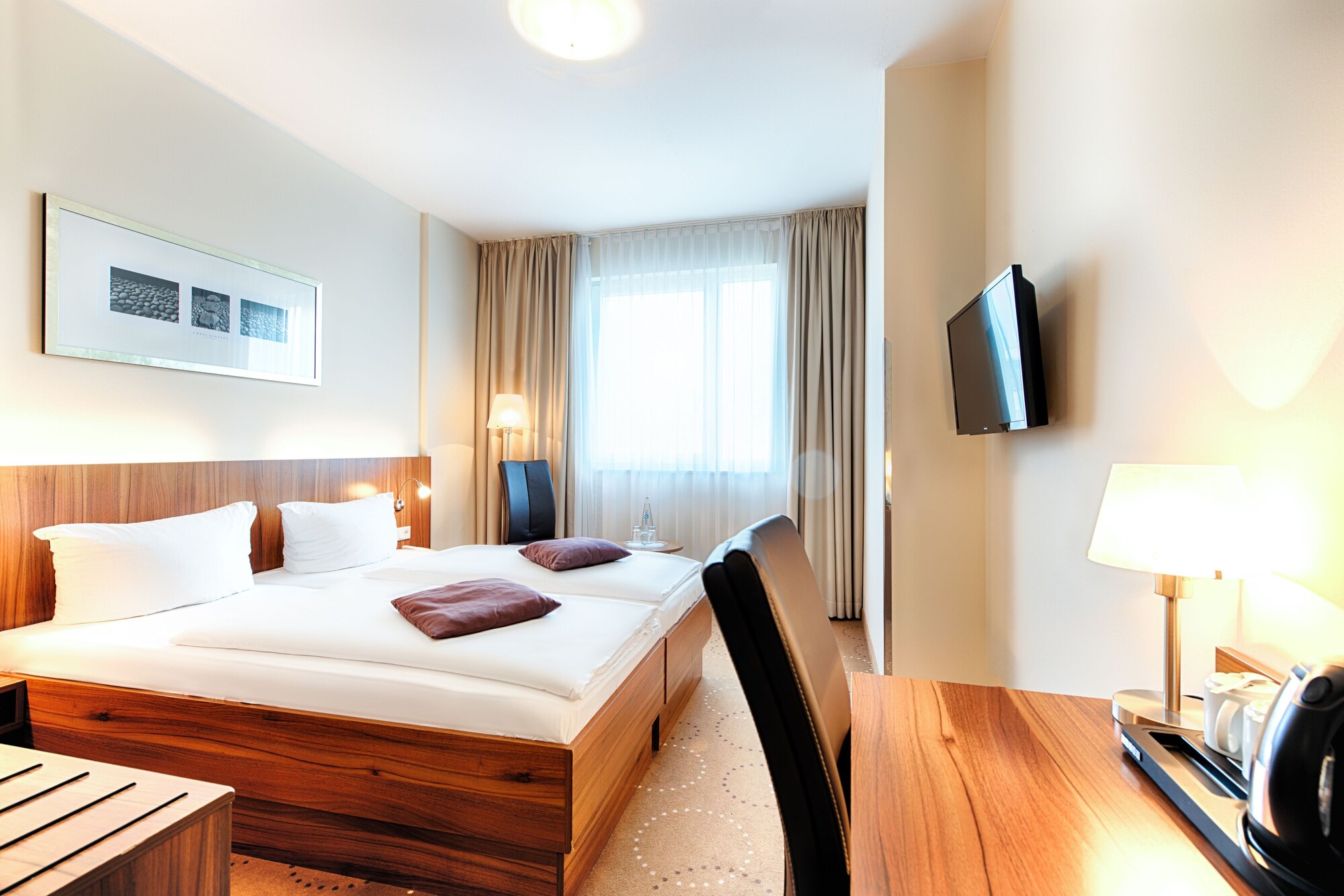 ROOM, TWIN BEDS