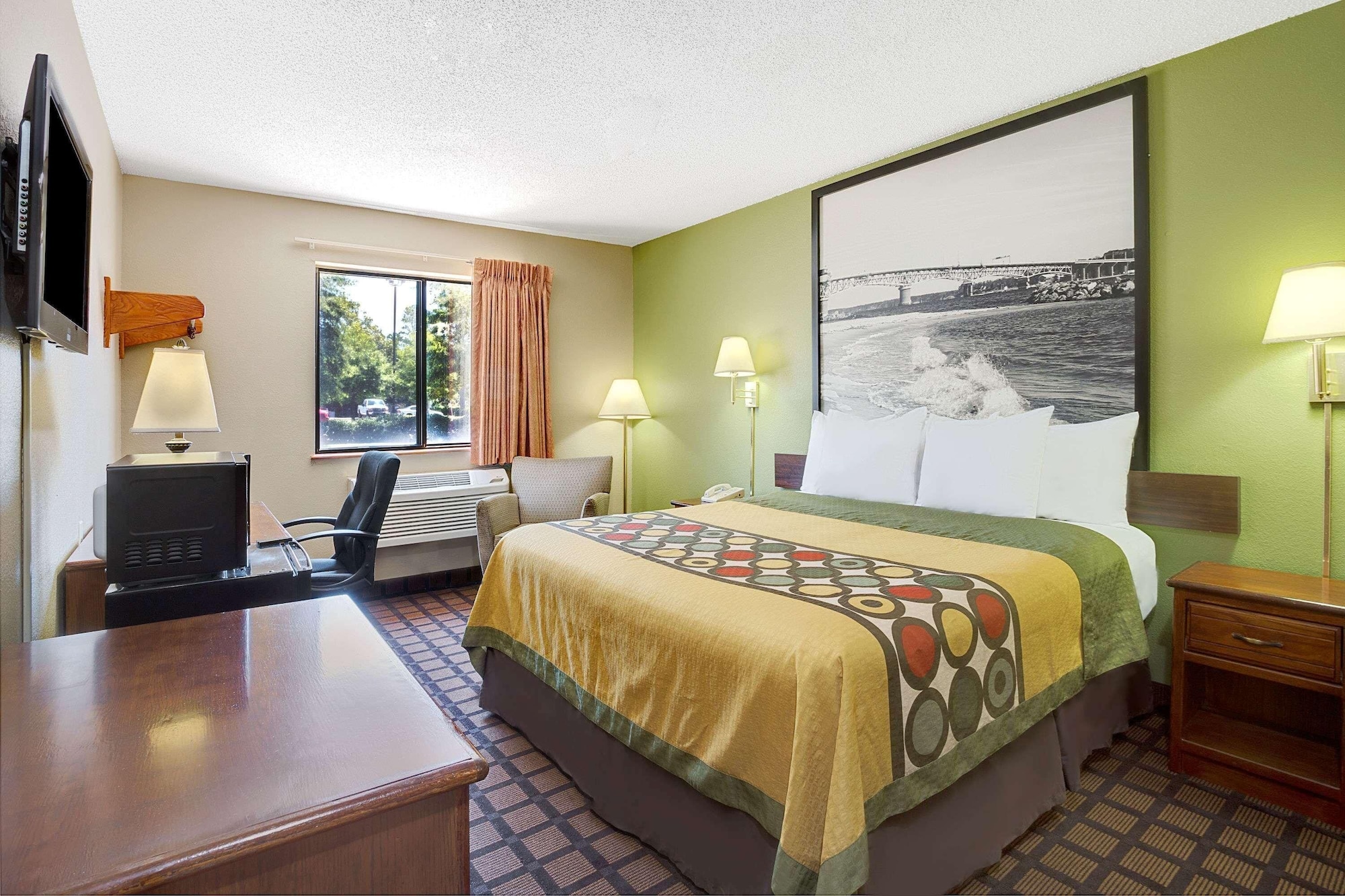 ECONOMY, QUEEN BED