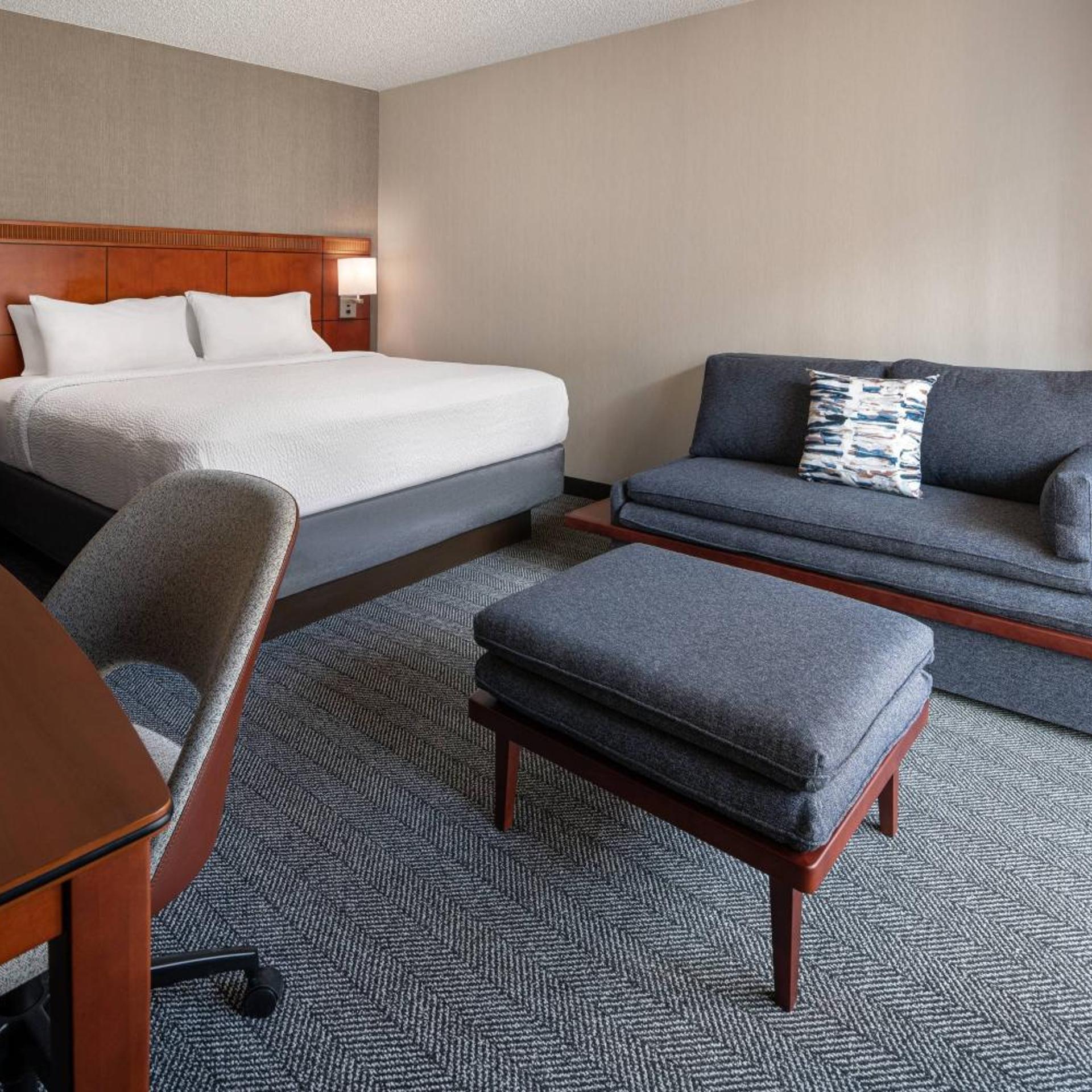 Guest Room, King Bed, Side Pool View, Sofa