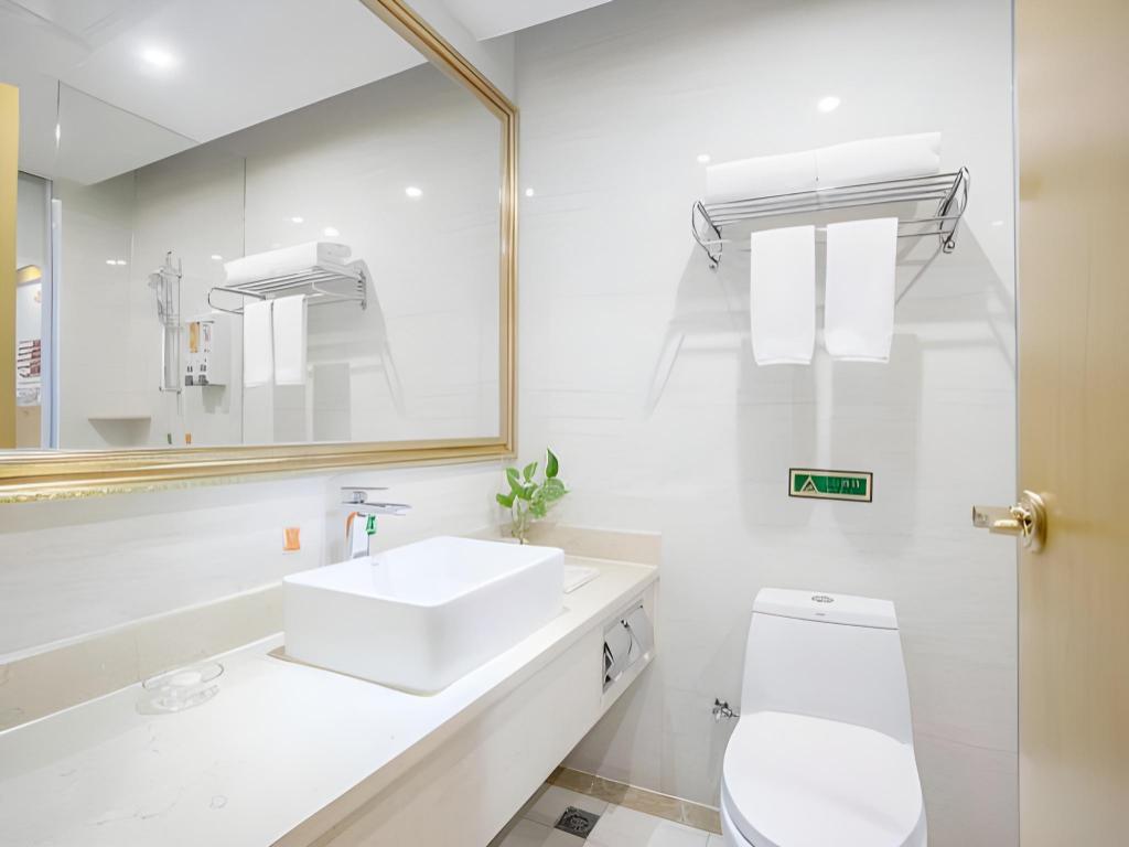 Vienna International Hotel (Zhongshan Torch Center Branch) 40/42
