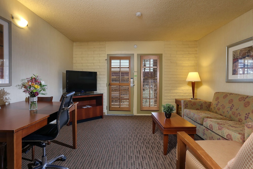 DoubleTree Suites by Hilton Tucson Airport 40/67