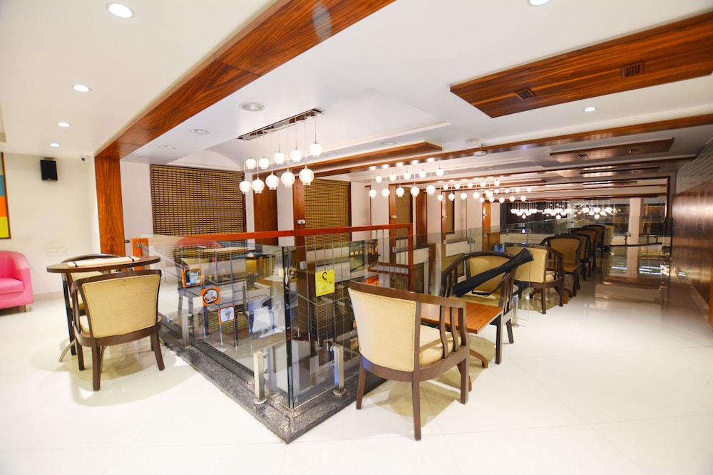 OYO Premium Mysore MG Road 21/25