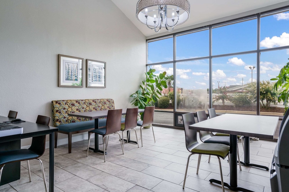 Quality Inn Greenville Near University 28/37