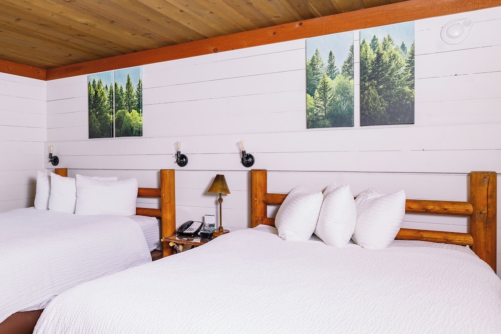 Lodge, 2 Queen Beds, Forest View