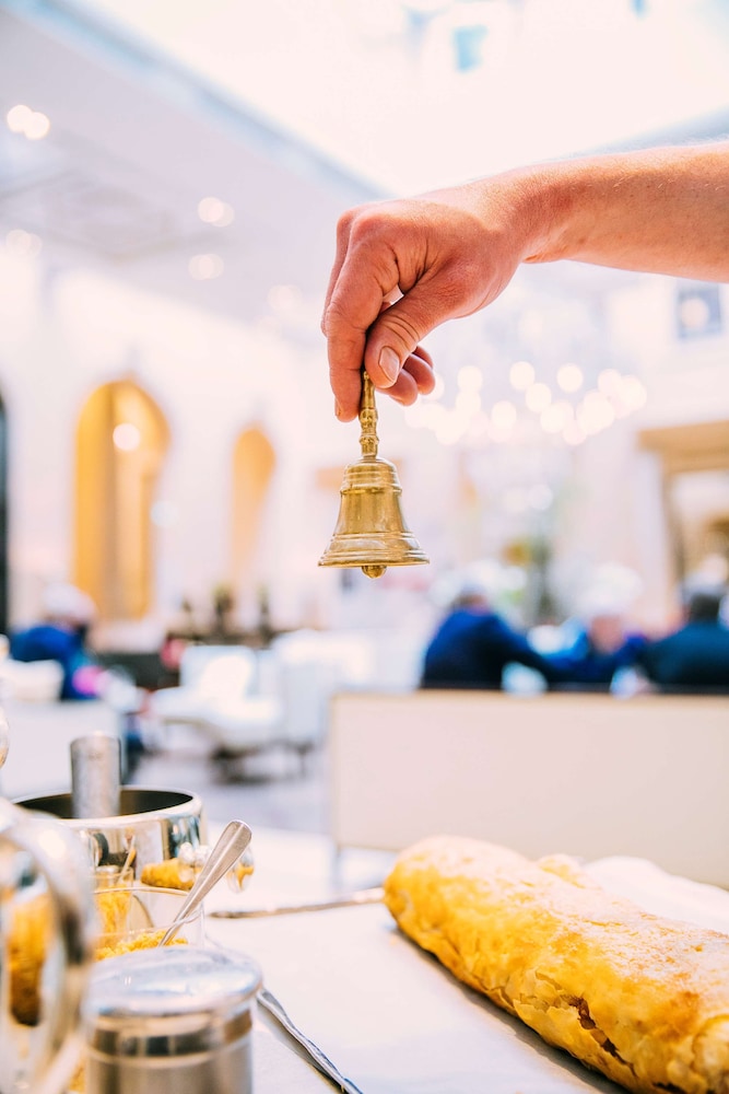 restaurant-cafeteria