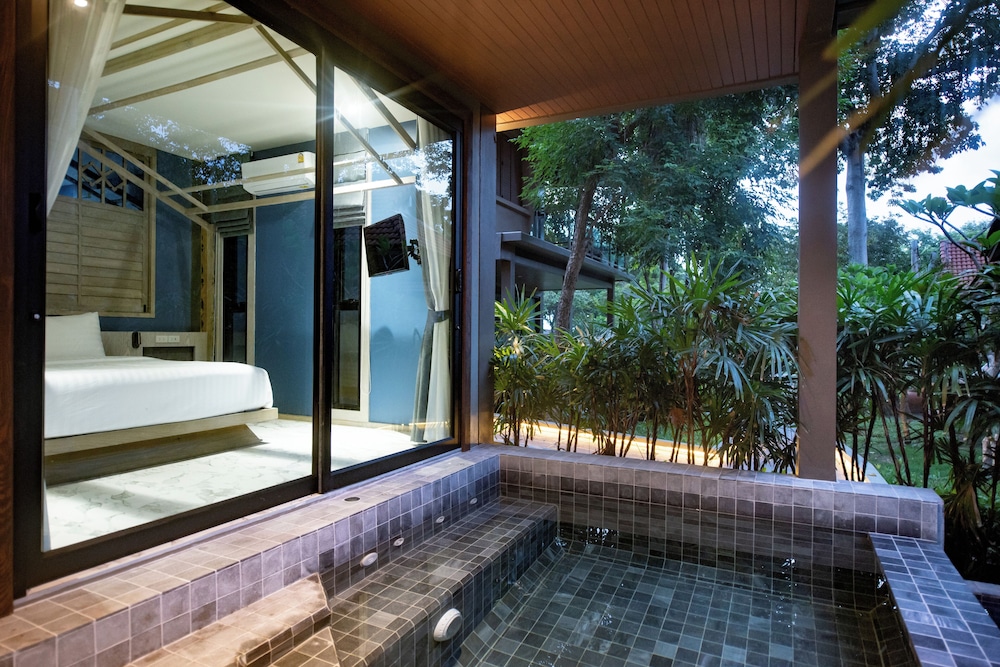 Ao Cho Grandview Hideaway Resort 40/77