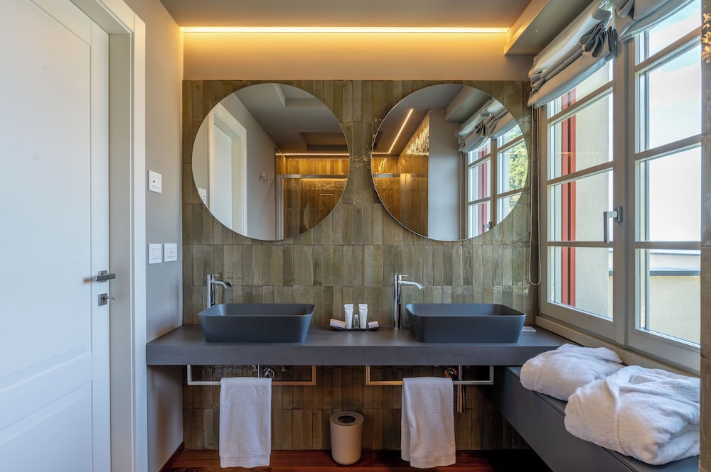 Presidential, Suite, 2 Queen Beds, Port View, Sofa, Hot Tub, Terrace، Grand Hotel Torre Fara 10/10