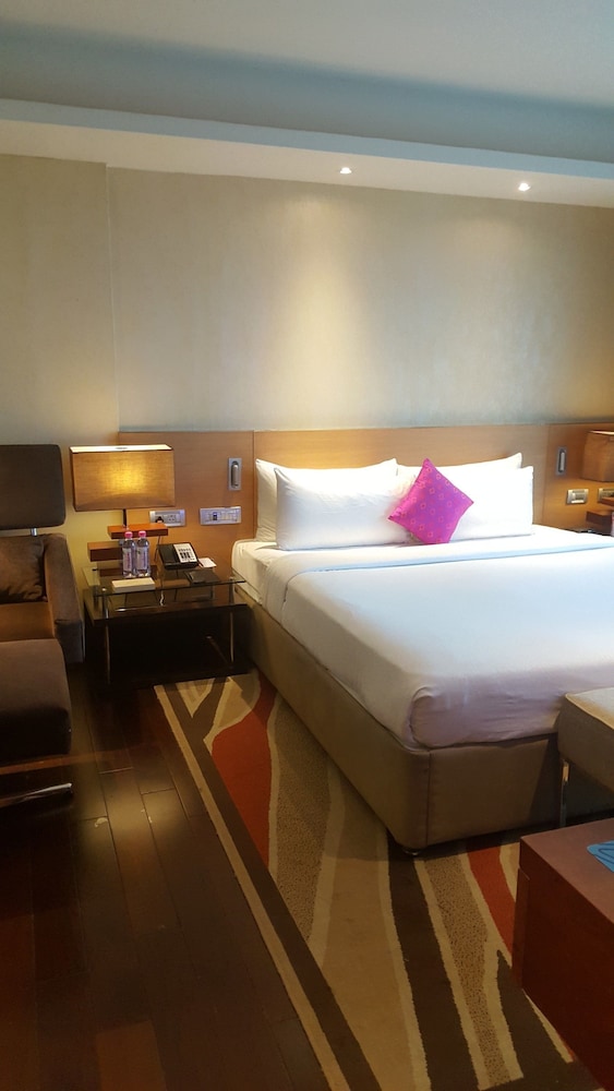Vivanta Hyderabad, Begumpet 19/55