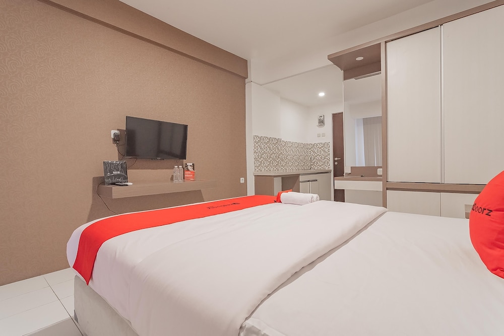 RedDoorz Apartment @ Emerald Towers Bandung 11/25