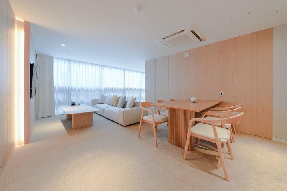 UH Suite The Myeongdong 43/52