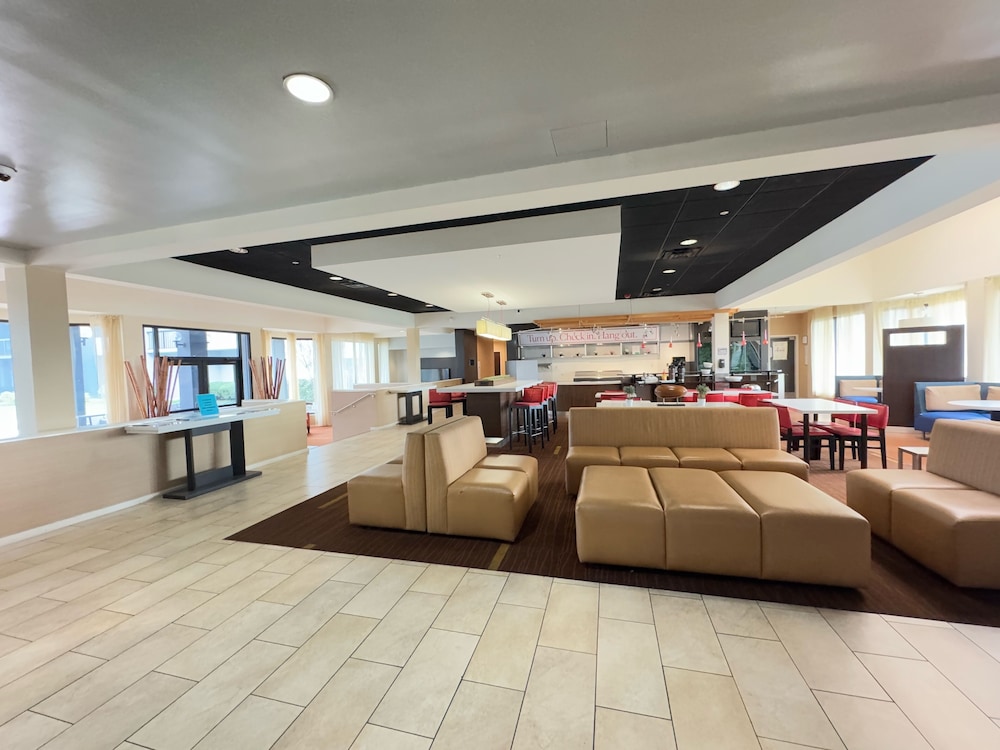 Super 8 by Wyndham Dallas Love Field Airport 12/60