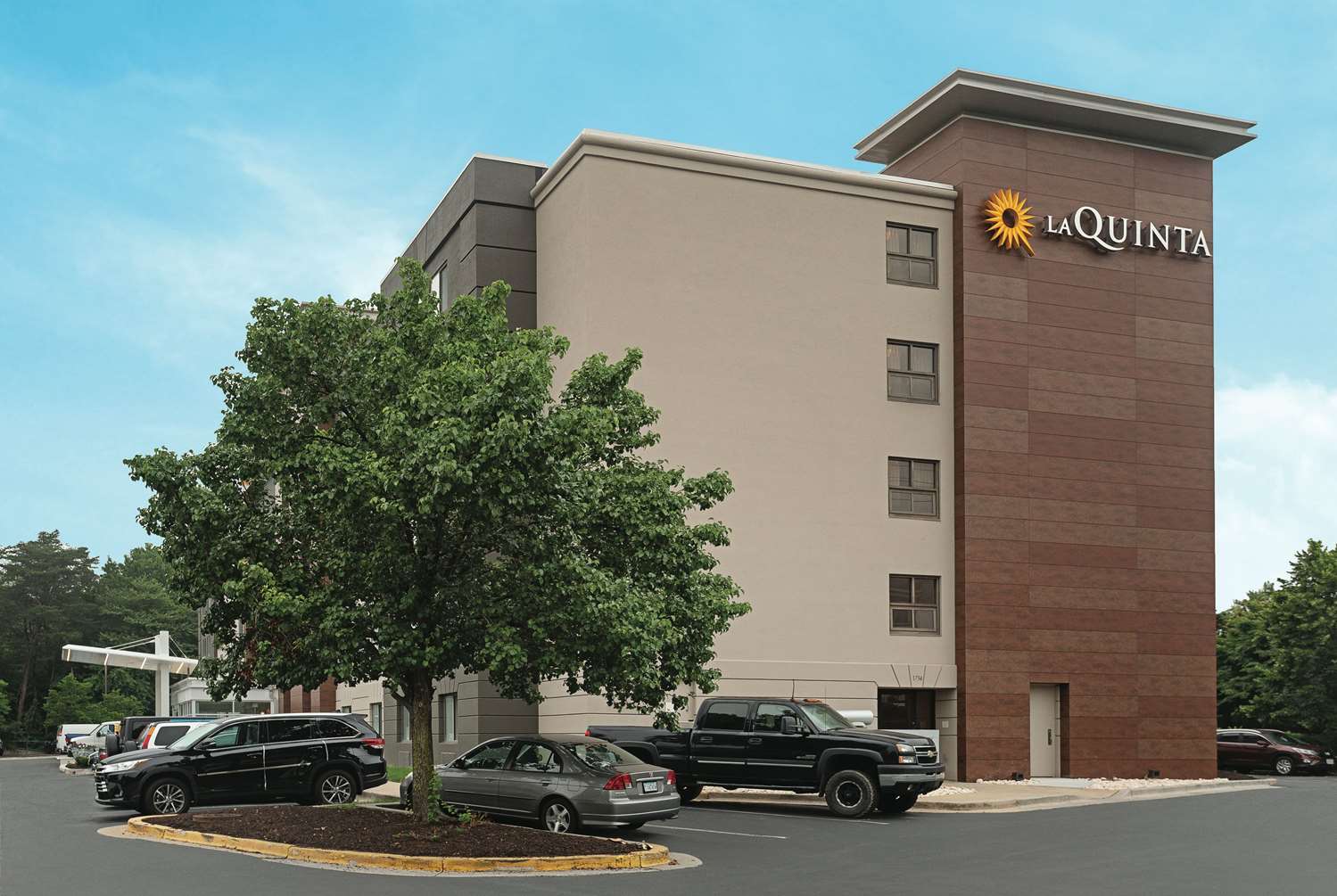 La Quinta Inn & Suites by Wyndham Baltimore BWI Airport 46/52