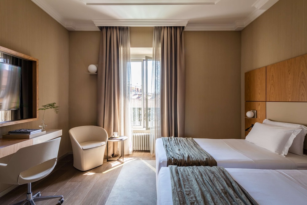 DELUXE, TWIN BEDS