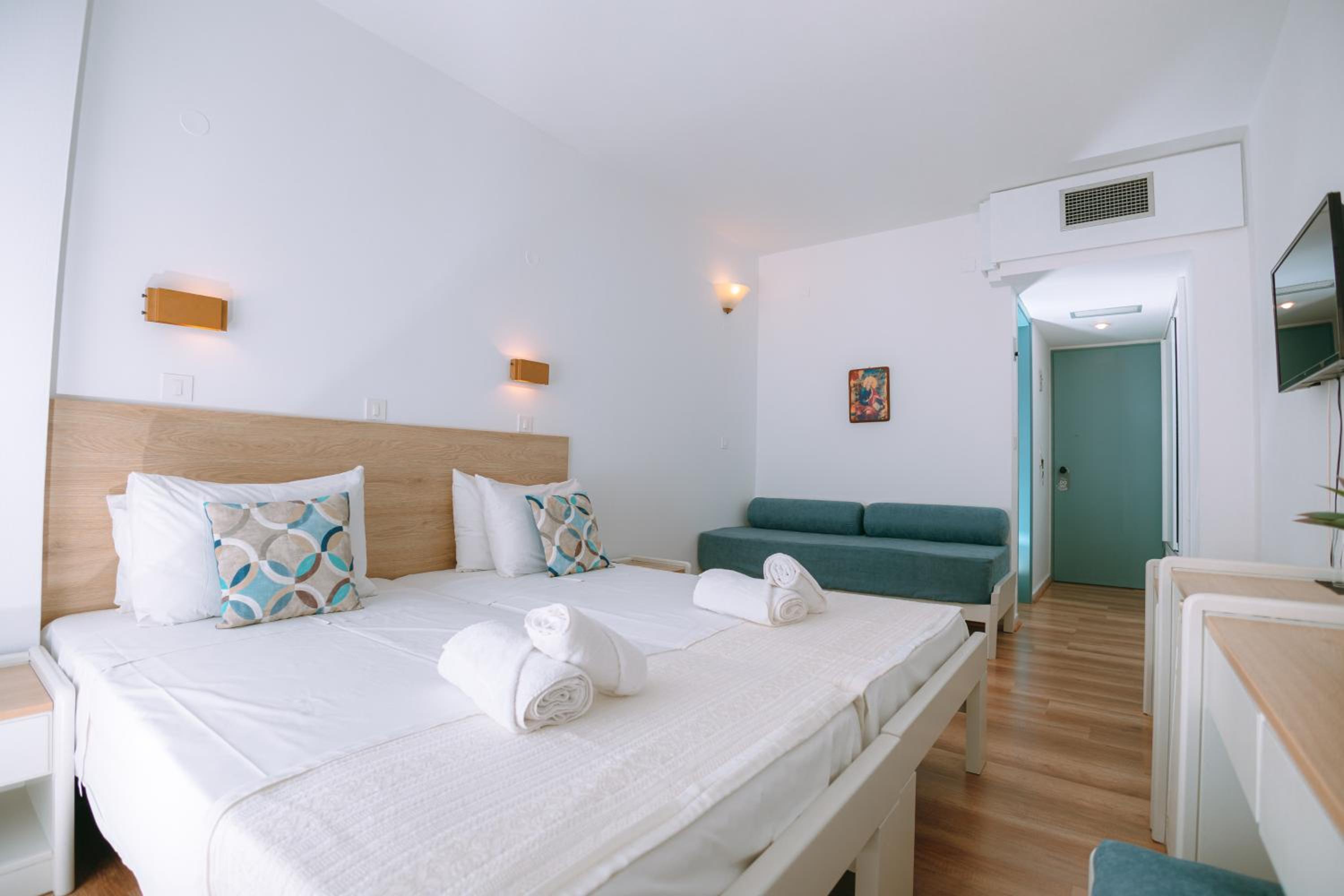 Room, Twin Beds, City View