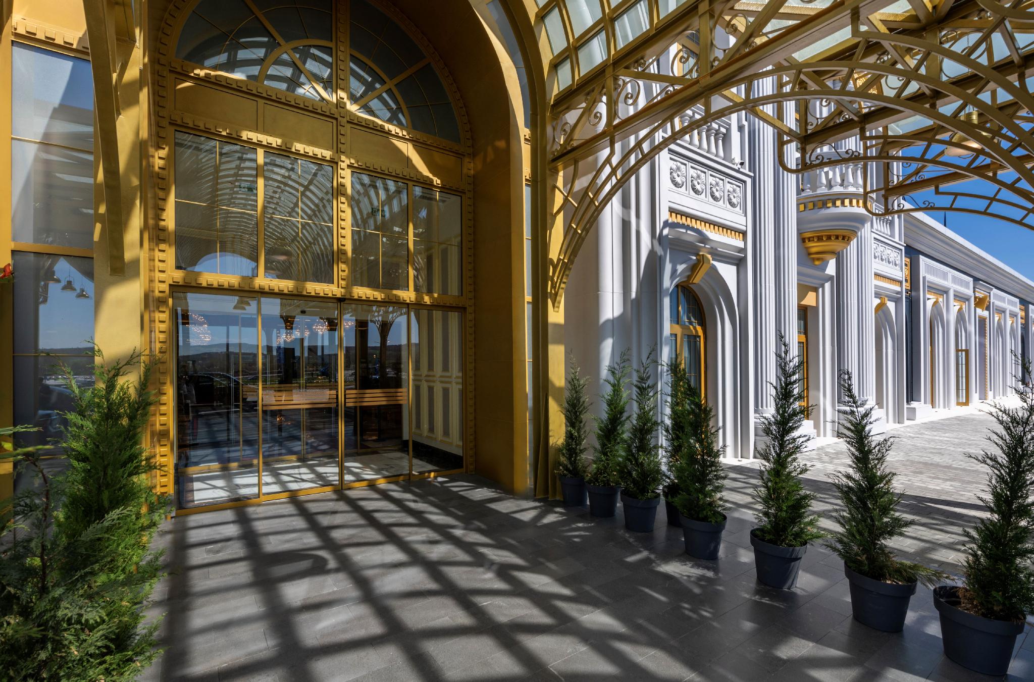 GoldenEye Hotel & Casino 29/30