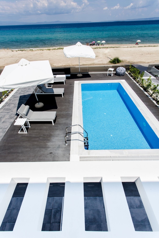 Crystal Villas & Suites 32/39
