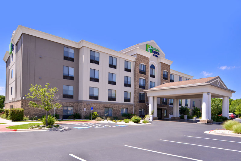 Holiday Inn Express Hotel & Suites Selma 36/36