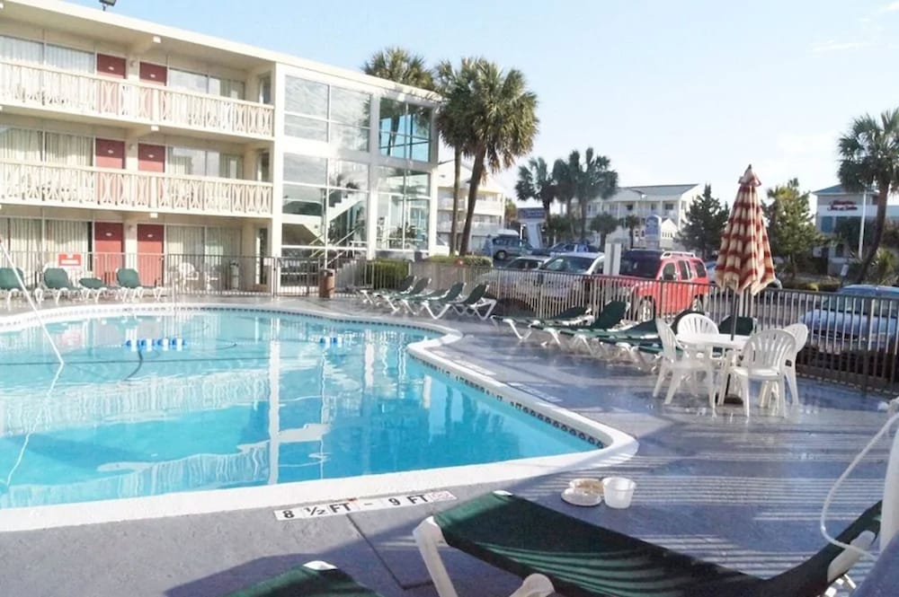 The Oceanfront Viking Motel 25/40