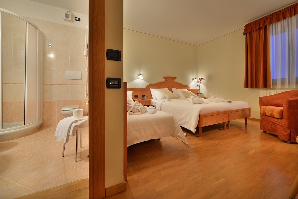 HOTEL INTERALPEN 30/74