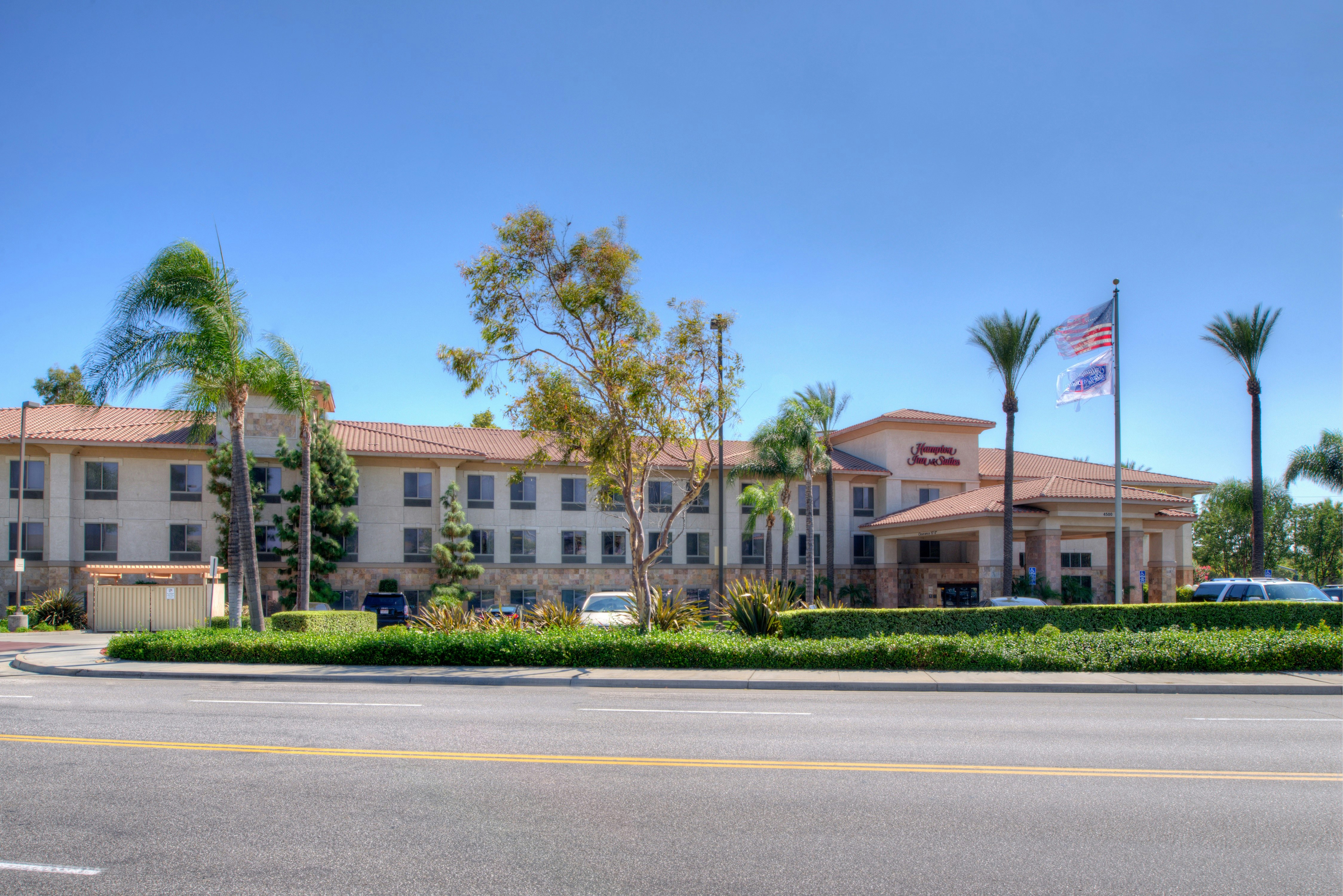 Hampton Inn Suites Ontario 6/60
