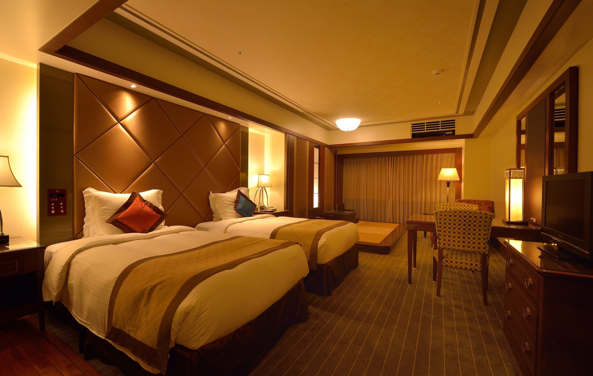 PREMIER, TWIN BEDS