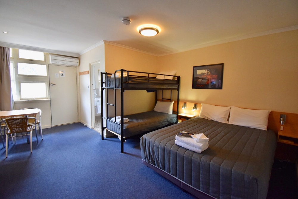 Townhouse Motel Cowra 16/56