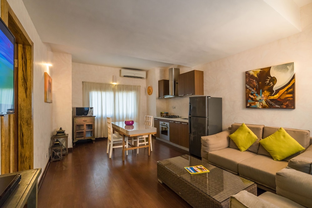 La Villa Boutique Hotel 49/69