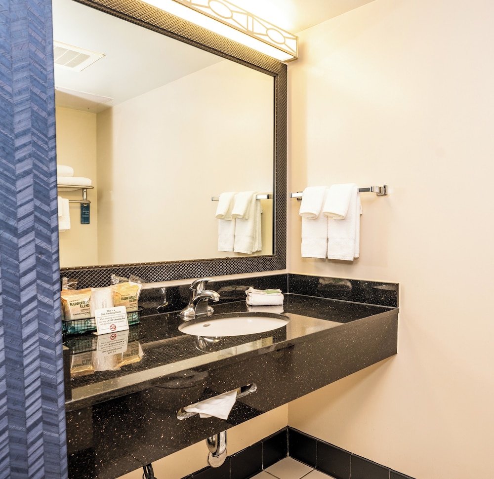 Fairfield Inn Suites San Antonio Downtown Alamo Plaza 49/50