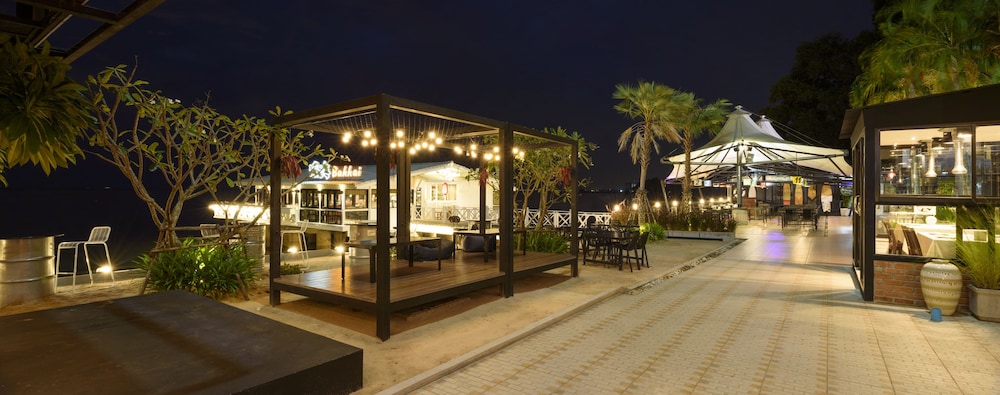 The Loft Seaside Sriracha Hotel 10/68