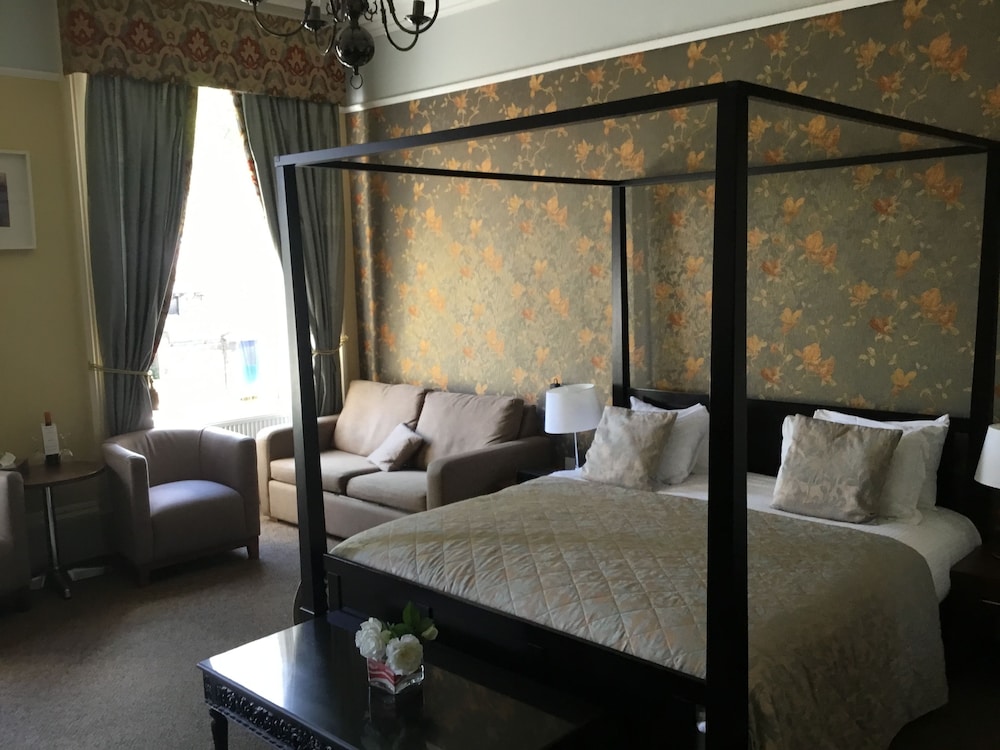 The Salisbury Hotel 36/53