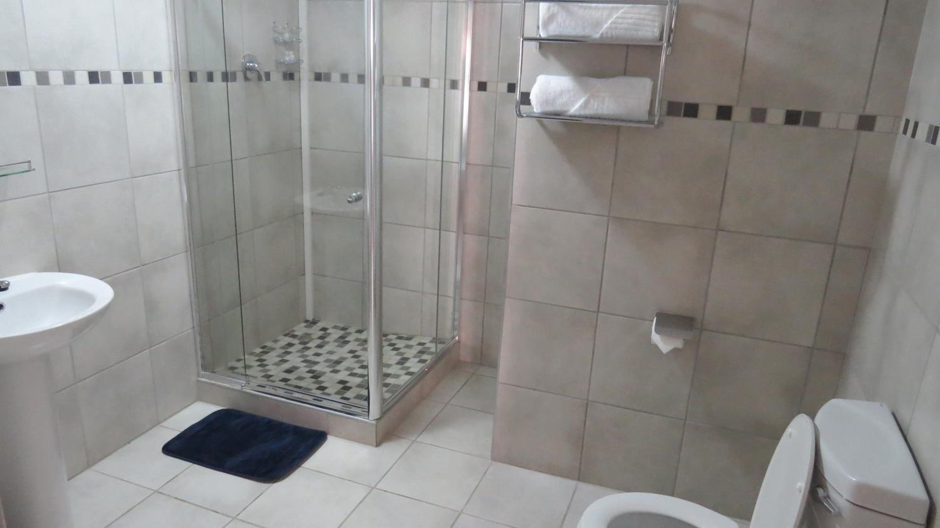 Villa Strada Guesthouse and Conference Venue 14/16