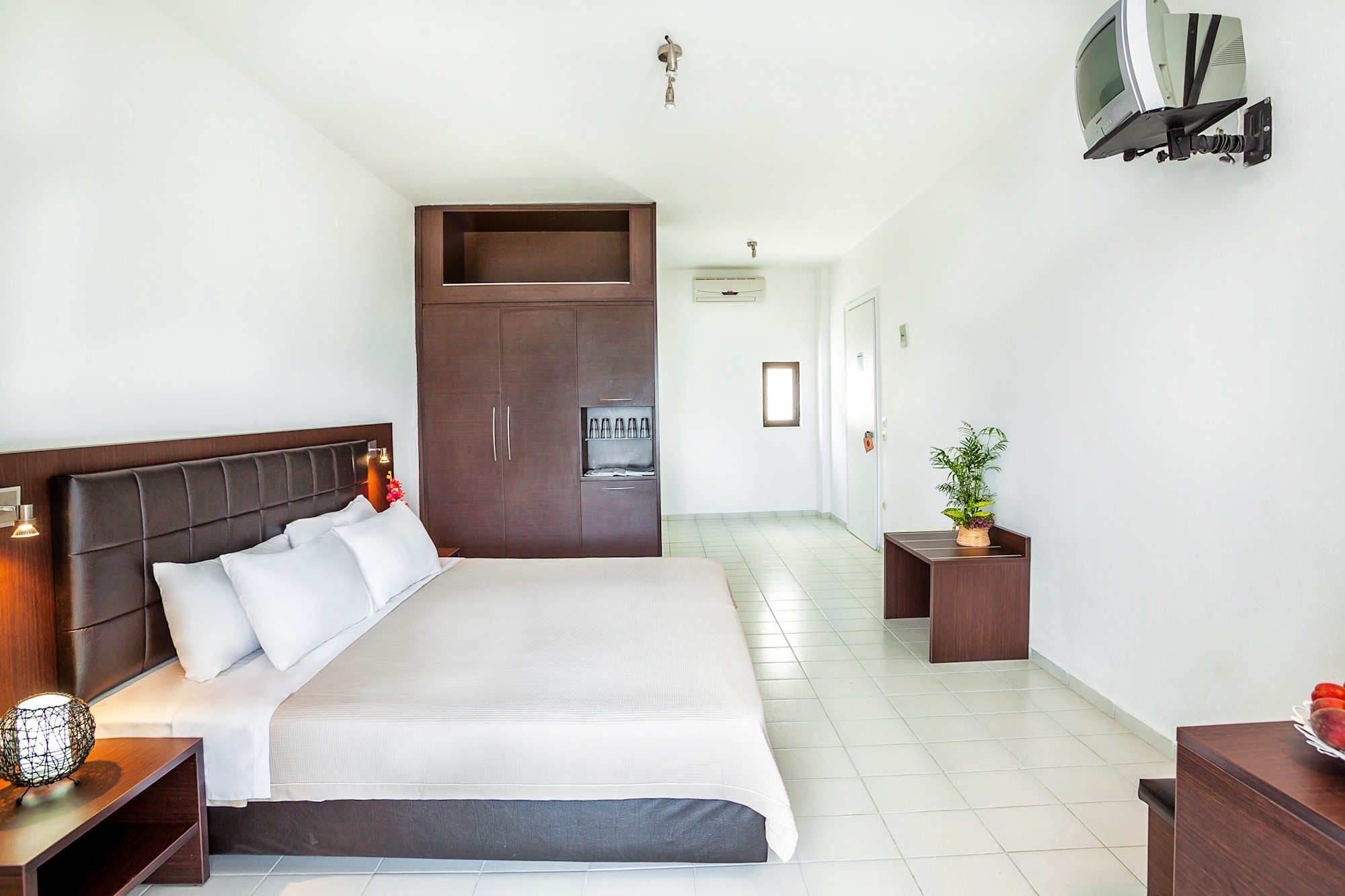 Superior, Double or Twin Bed, Lateral Side Sea View