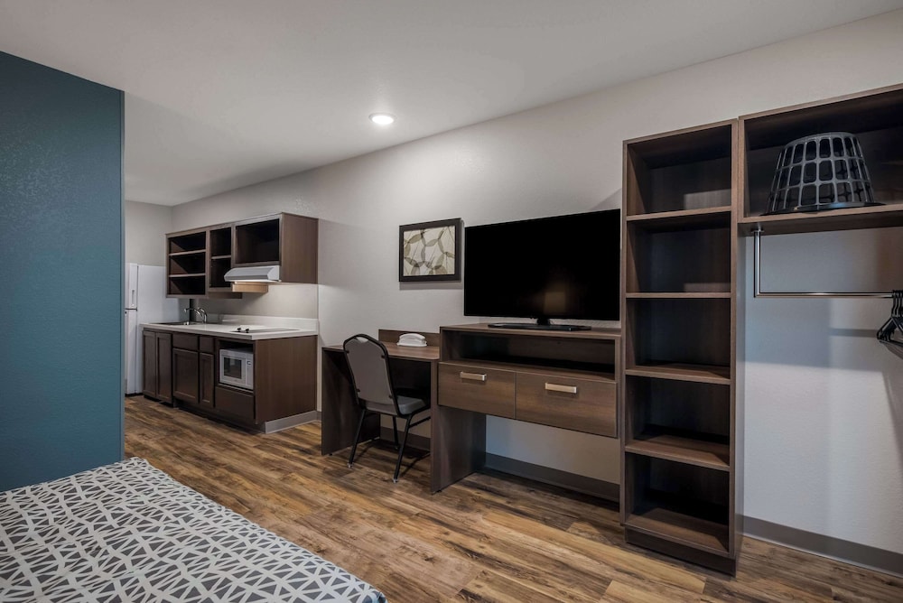 Woodspring Suites Milwaukee - Menomonee Falls 14/27