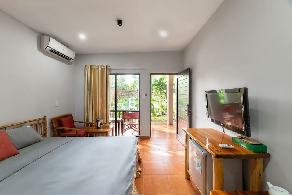 PREMIUM, DOUBLE BED, POOL VIEW