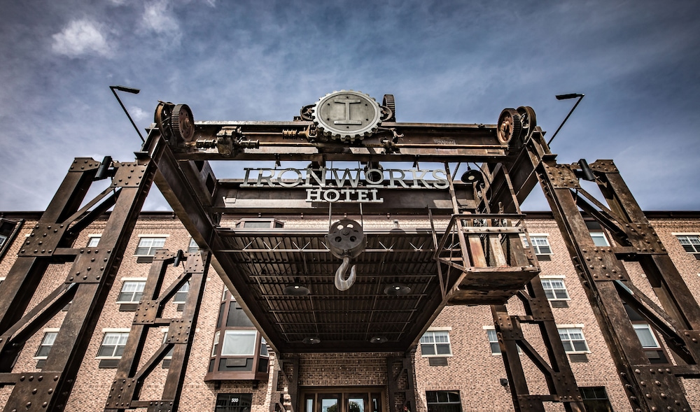 Ironworks Hotel 1/48