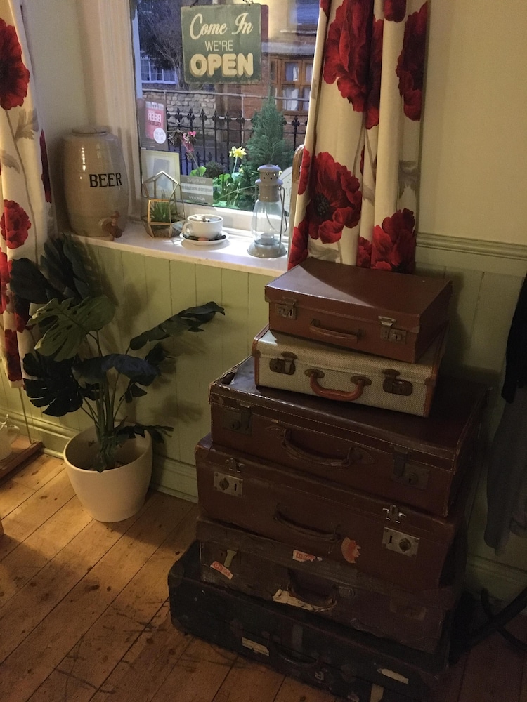 The Hollies Inn 20/29