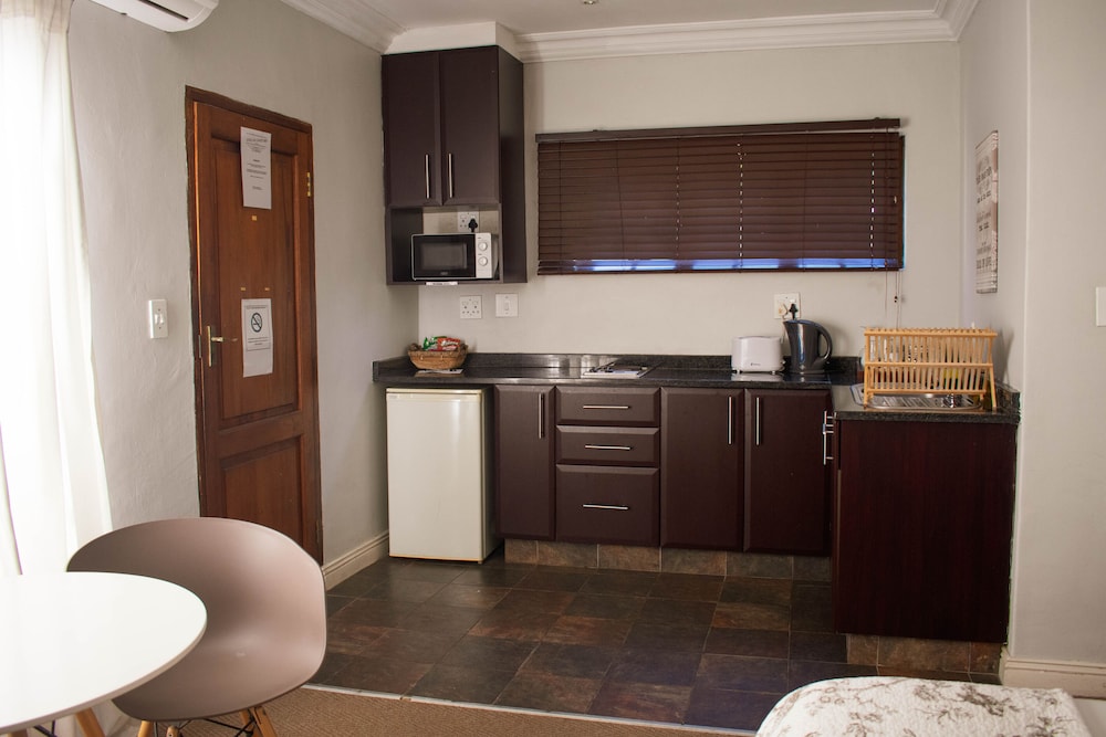 African Sands B&B 6/50