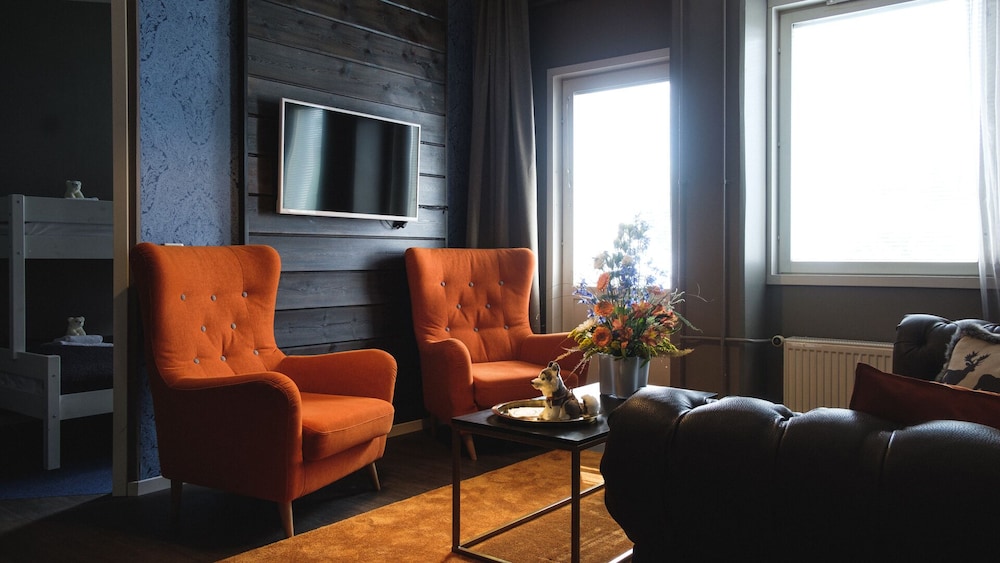 Golden Circle Suites 31/49