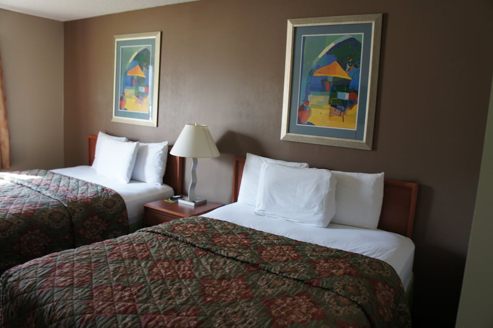 Coratel Inn and Suites Maple Grove 9/50