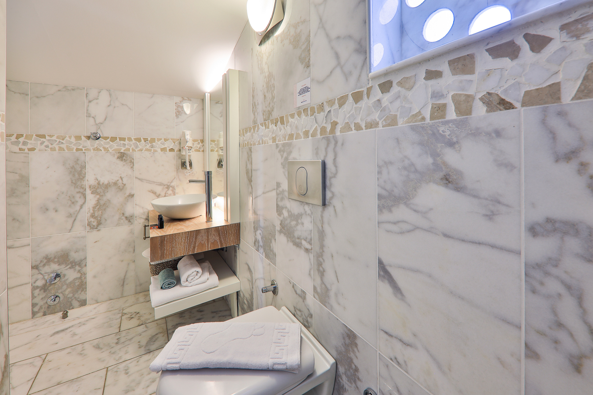 Room, Hot Tub