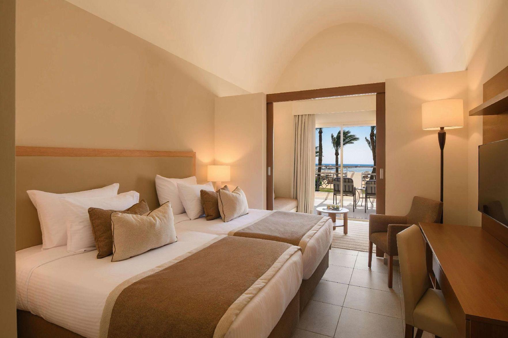 غرفة ديلوكس بسريرين منفصلين بإطلالة على البحر