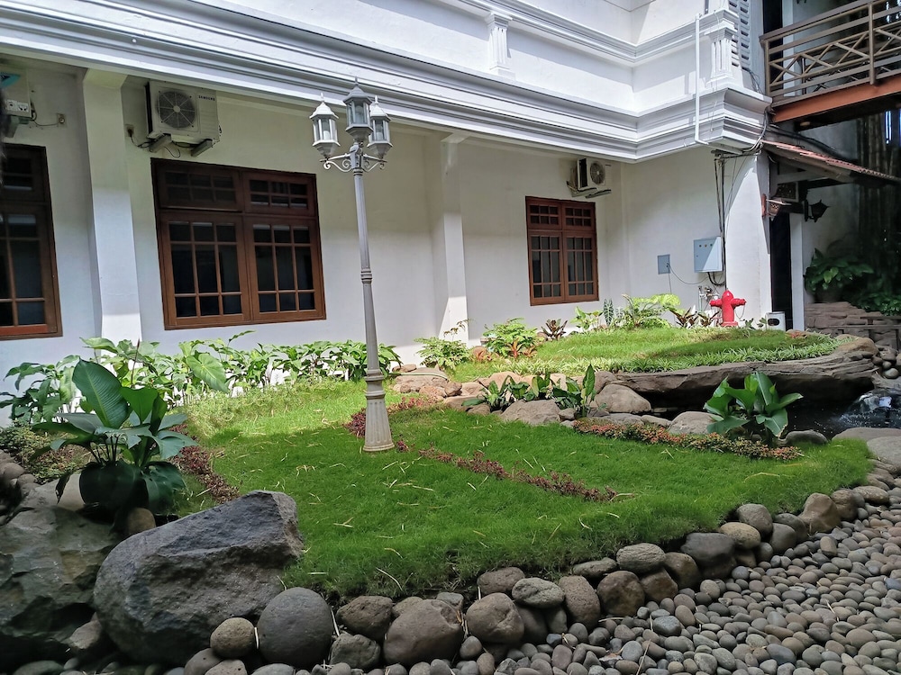 Narita Hotel Tulungagung 31/35