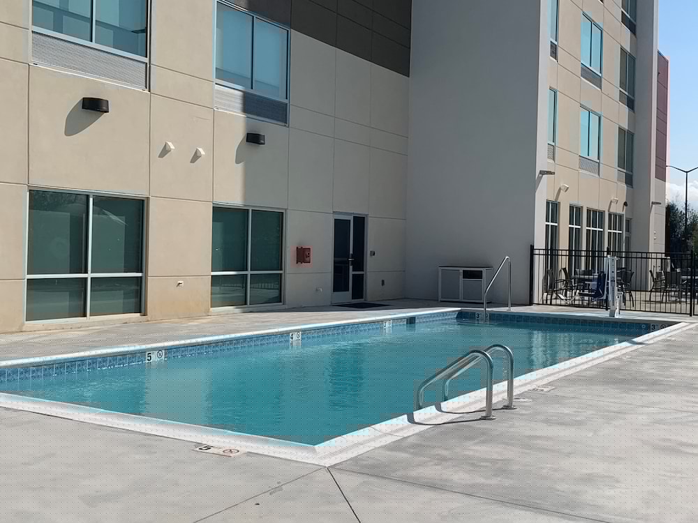Holiday Inn Express Suites Marion 3/59